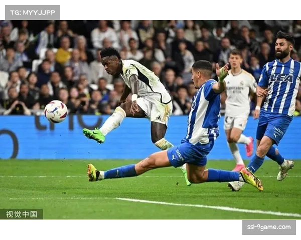 维尼修斯梅开二度助皇马八连胜登顶积分榜